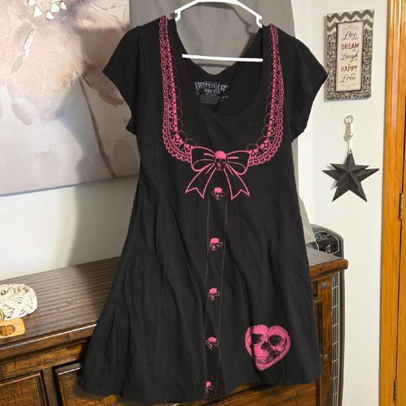 Kreepsville 666 Dresses & Skirts - Kreepsville Black With Pink Skulls Womens Dress XXL